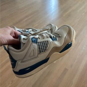 Air Jordan 4 Retro Sneakers Boys Size 2 Gym Shoes BQ7669